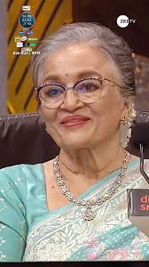 What a special moment with Asha Parekh ji! 🤩💛✨ #riyabhattacharya #zeetv  #saregamapa #gururandhawa #sachetparampara #sachinjigar #salmanali #music