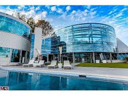 Justin Bieber S New House Is Insane And You Better Believe It Celebrity Houses Mansions Mansions Luxury
