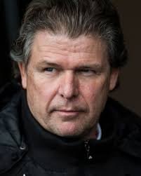 Supporters IJsselmeervogels belagen dochter Frans Adelaar