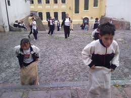 El loco correrá detrás de todos los jugadores y al que toque se quedará paralizado. Actividades Por Fiestas De Quito Centro Cultural San Sebastian