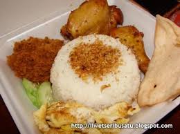 Nasi kuning of nasi koening, letterlijk gele rijst, is een feestrijst. Pusat Nasi Liwet Instan 1001 Seribusatu Nasi Kuning Nasi Uduk Warna Nasuwa Nasi Pedas Spicy Resep Nasi Uduk Sp Food Indonesian Food Recipes From Heaven