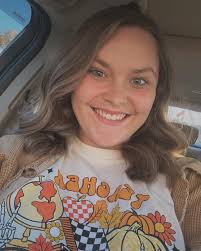 Ashlee Roach's Instagram, Twitter & Facebook