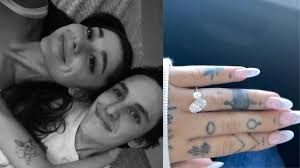 Ariana tiene lo que se conoce como una personalidad despreocupada. Ariana Grande Se Casa Su Novio Le Entrega El Anillo De Compromiso Fotos