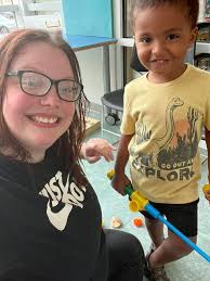 Hey my names hope, I'm looking for friends! Someone to get coffee with or  go out to eat. I'm really shy at first but my circle is so small. I lost all