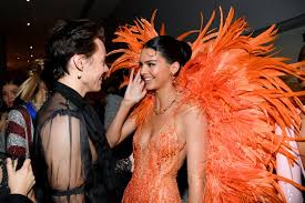His egotistical friends, a hot girlfriend, and ton of money equipped with an incredible fashion sense; Harry Styles Refuses To Tell Kendall Jenner Which Of His Songs Are About Her Glamour