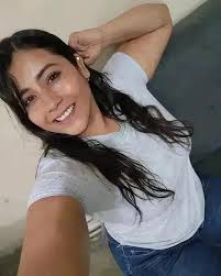 Hola vecino, cómo estás 😘 Este mensaje es para ti Estoy muy confundida 🥺  porque ahora no me estás respondiendo... Te necesito 😟 Por favor, dime  hola 💔💔