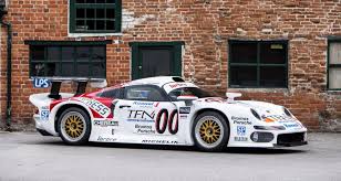 Histoire et essai de la voiture miniature de slot racing au 1/32ème pour circuit routier électrique. Offrez Vous Une Porsche 993 Gt1 Des 24 Heures Du Mans