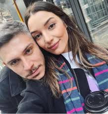 Rol aldığım 'hekimoğlu' dizisi nedeniyle anne babam bile bana tıbbi sorular yöneltiyor. T8b3g7imx41g8m