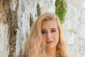 Yeni bir gerçeklik yaratır