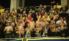 I jak wy chcecie dogonic bundeslige pilkarze graja za kare a kibice no jak widac. Goraco Przed Rewanzowym Meczem Korony Kibice Chcieli Wtargnac Do Szatni Arki Gdynia Policja Uzyla Gazu Cksport Pl Sport Kielce