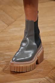 Fall Shoe Trends 2020 90s Style Stompers Fall Shoe Trend Trending Shoes Fall Shoes