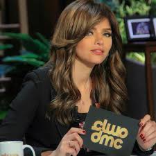 سيارة وهدايا من أشهر الماركات العالمية كـ ديور وفندي وحفل عشاء كانت مفاجأة سارة الكندري لزوجها أحمد العنزي في عيد ميلاده، بالإضافة إلى الزينة والعشاء المميز الذي حضرته في منزلهما. Ø¥Ø¹Ù„Ø§Ù…ÙŠØ© Ù…ØµØ±ÙŠØ© Ø¶Ø­ÙŠØ© Ù„Ø®Ø·Ø£ Ø·Ø¨ÙŠ Ù‚Ø§ØªÙ„ ØµÙˆØ± Sputnik Arabic