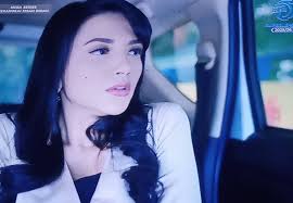 Serba serbi birthday party Sridevi 17thn, si cantik baju stroberi 😍. Part  paling ku suka, malvi duet dan keseruan mereka joget bareng✨ Mala dengan  penampilan simpel tapi elegan banyak menyumbang lagu yg