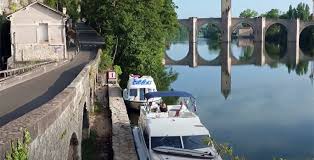 La Vallee Du Lot Et Cahors Au Fil De L Eau Cyclotourisme Mag Cyclotourisme Mag