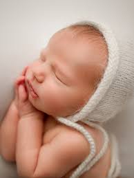 Can you believe this was taken just a feed days after birth? 😭 They grow  this fast in a blink; let's keep them this small forever. #newbornsession  #newbornportraits #wichitaphotographer #babyphotoshoot #capturethemoment  #kansasphotographer #