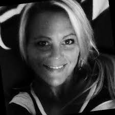 Leslie Burgett's Instagram, Twitter & Facebook