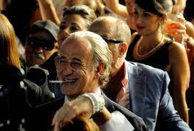 La grande bellezza è un film del 2013 scritto e diretto dal regista napoletano paolo sorrentino. La Grande Bellezza E I Trenini Delle Feste Il Post