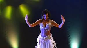 Lariss cel mai tare dansator. Super Dans Cea Mai Tare Dansatoare Din Buric 2017 4k Youtube