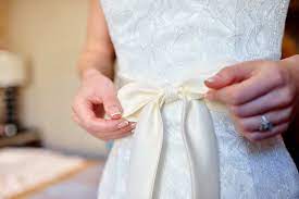 Maybe you would like to learn more about one of these? Brautkleid Mit Schleife Das Romantischste Brautaccessoire