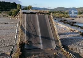 Η καυλωμένη χρύσα δε πρόλαβε να βγάλει ούτε τη ρόμπα της και άρχισε να καβαλάει σκληρά το χοντρό πούτσο με την απίστευτη κωλάρα της. Bridge Collapse In Rhodes Island Greece Thestructuralengineer Info