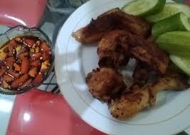 Daun jeruk sebanyak 5 lembar, buang tulang daunya dan sobek. Bahan Masak Ayam Bumbu Rujak Yang Cepat Resepenakbgt Com