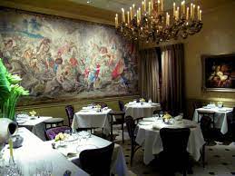 L'ambroisie fait partie de ces incontournables restaurants gastronomiques qu'on a toutefois digne d'accueillir un des plus remarquables restaurants gastronomiques français, le cadre très 18 e siècle. L Ambroisie Paris Food Snob