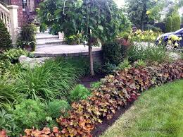 Plates Bandes En Facade De Maison Plants Sidewalk Structures