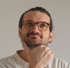 Paul Bloch's Instagram, Twitter & Facebook