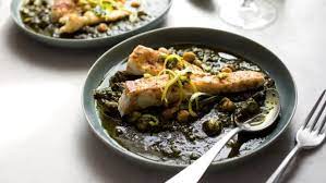 Yotam Ottolenghi S Spiced Halibut With Spinach And Chickpea Stew Photograph Andrew Scrivani New York Times Cooking Spinach Chickpea Stew Vegetarian Entrees