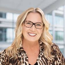 Jennifer Finlay's Instagram, Twitter & Facebook