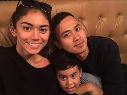 Thalita menggugat cerai dennis di pengadilan agama jakarta pusat dengan nomor perkara 554/pdt.g/2021/pa.jp. Makan Hati Terus Terusan Di Bully Rumah Tangga Artis Cantik Ini Dikabarkan Retak Cuma Gara Gara Hal Ini Aku Capek Semua Halaman Sajian Sedap