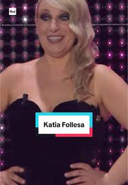 #KatiaFollesa queste scale ti aspettavano 💐 #Sanremo2025 #davedere