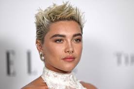 El rostro de Florence Pugh lo dice todo: la peligrosa moda que critican los  músicos llega a las estrellas de cine
