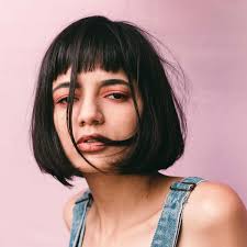 A fringe is a great instrument that can be used with almost any short cut, making it more textured, voluminous, and sexy. How To Wear Bangs On Short Hairs For A Fresh New Look Style Vanity