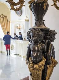 Nos Concierges Cles D Or Sont A Votre Disposition Des La Reservation De Votre Sejour Besoin D Un Conseil D Une Idee De Sorti Hotel De Luxe Hotel Idee Sortie