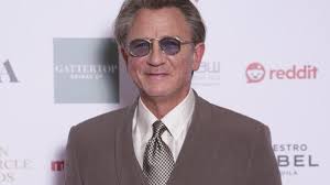 Craig, Fiennes reveal real critics at London awards