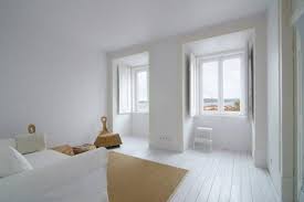 Fully equipped and furnished, this colorful apartment has a living area with an open, fully. Alfama White Apartment Apartments Zur Miete In Lissabon Weisse Wohnung Lissabon Weisses Wohnzimmer