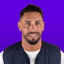 Chris Hilder's Instagram, Twitter & Facebook