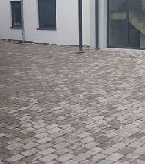 Der Laufer Oder Reihenverband Ist Die Haufigsten Eingesetzte Verlegeform Mit Dem Unaufdringlichen Und Zeit Garten Design Garten Landschaftsbau Landschaftsbau