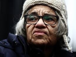 Shauna Bray's Instagram, Twitter & Facebook