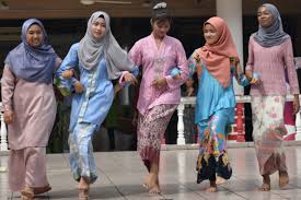 If you visit muslims' homes on hari raya puasa you can expect to taste a wide variety of delicious spicy dishes. What S The Difference Between Hari Raya Puasa And Hari Raya Haji Lifestyle News Asiaone