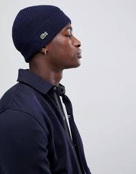 Connue pour son célèbre logo crocodile, la griffe lacostea été fondée par la star du tennis rené lacoste en 1933 et a été la toute première à. Bonnet Logo Laines Lacoste Pour Homme En Coloris Bleu Lyst
