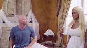 Bimbo masseuse Nicolette Shea is a handjob expert too - SexVid.xxx