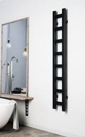 Matière restituant très bien la chaleur dégagée par la résistance, la céramique fonctionne également avec des tubes plats et elle a la particularité de proposer une excellente inertie rendant le sèche serviette très économe. Easy Terma Radiateur Seche Serviettes Electrique Etroit Pratique Cyber Confort