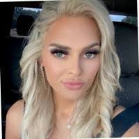 Chelsey Andrews's Instagram, Twitter & Facebook