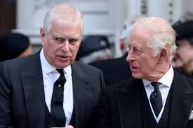 La policía británica arrestó al príncipe Andrés, hermano de Carlos III, por su relación con Epstein