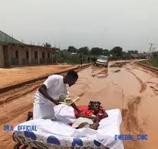 A senior officer of nis, who confirmed to our correspondent, said. Honeymoon On A Bad Road In Owerri Imo State Photos Romance Nigeria