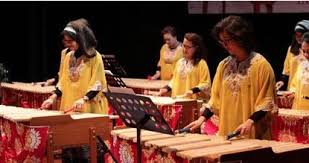 Kolintang kolintang atau kulintang adalah alat musik yang terdiri dari barisan gong kecil yang diletakkan mendatar. Materi Jenis Dan Fungsi Alat Musik Tradisional Mapel Seni Budaya Kelas 10 Sma Ma Bospedia