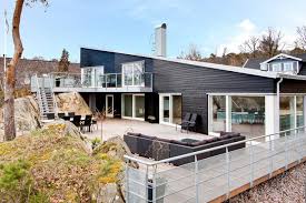 Untuk beberapa model rumah minimalis modern, dinding teras rumah atau dinding rumah bagian depan juga bisa ditambahkan berbagai desain aksesoris tambahan misalnya marmer atau batu alam yang menempel pada setengan dinding teras. 10 Model Teras Rumah Masa Kini Dengan Tampilan Simpel Dan Modern