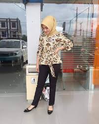 Scopri ricette, idee per la casa, consigli di stile e altre idee da provare. 55 Model Seragam Batik Kantor Wanita Paling Di Cari Hassa Batik